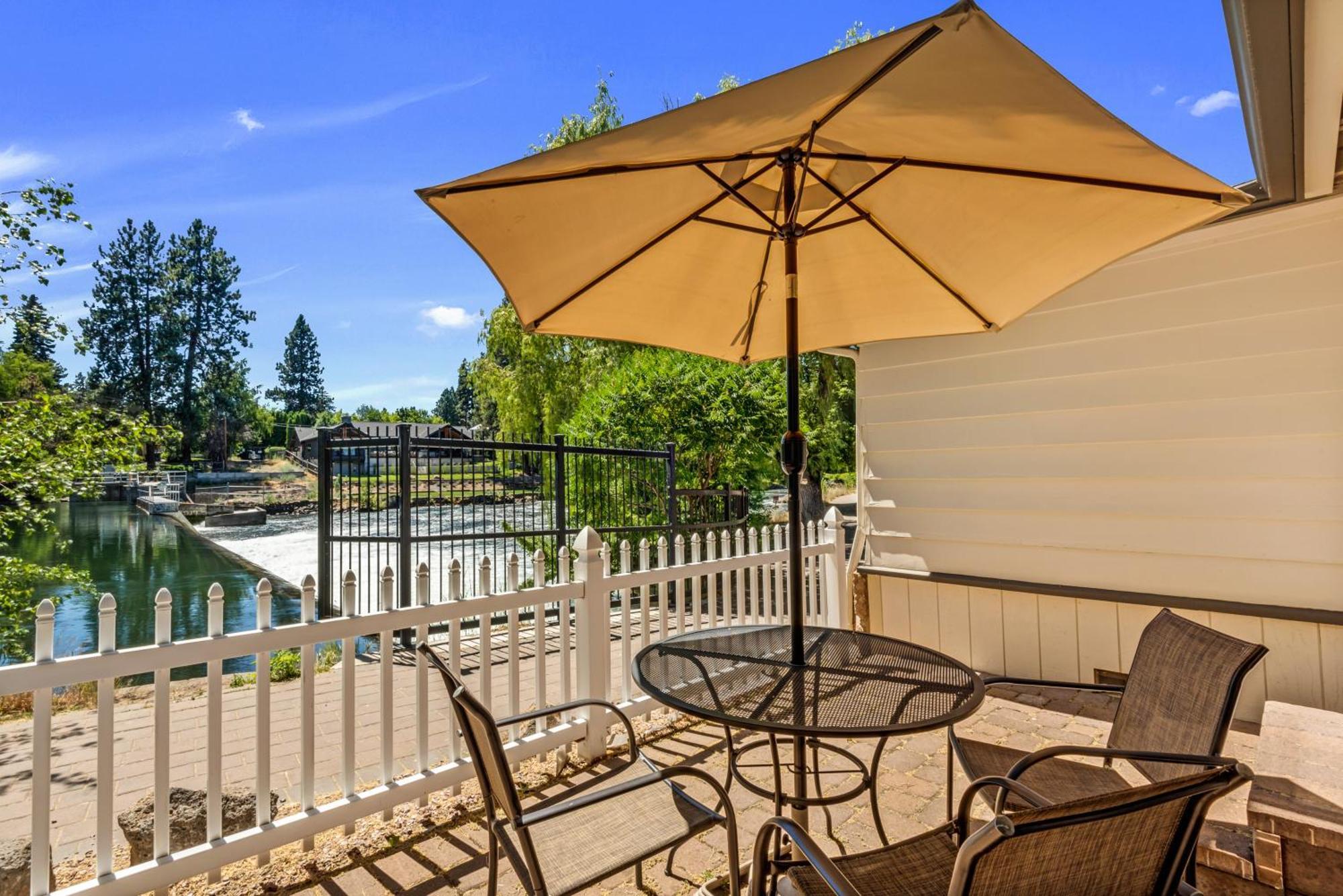Bend Riverside Condos Near Downtown Bend Chambre photo