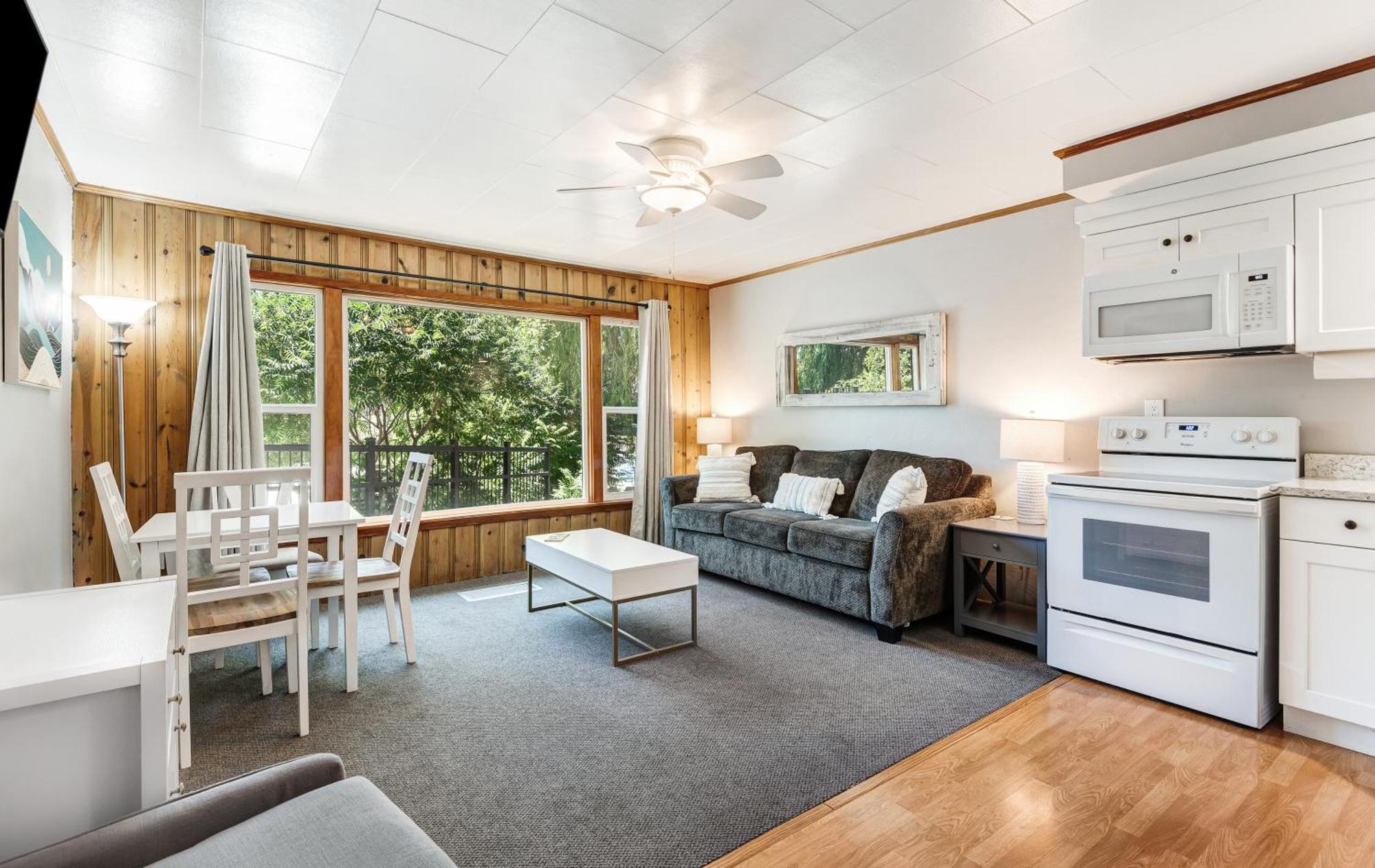 Bend Riverside Condos Near Downtown Bend Chambre photo