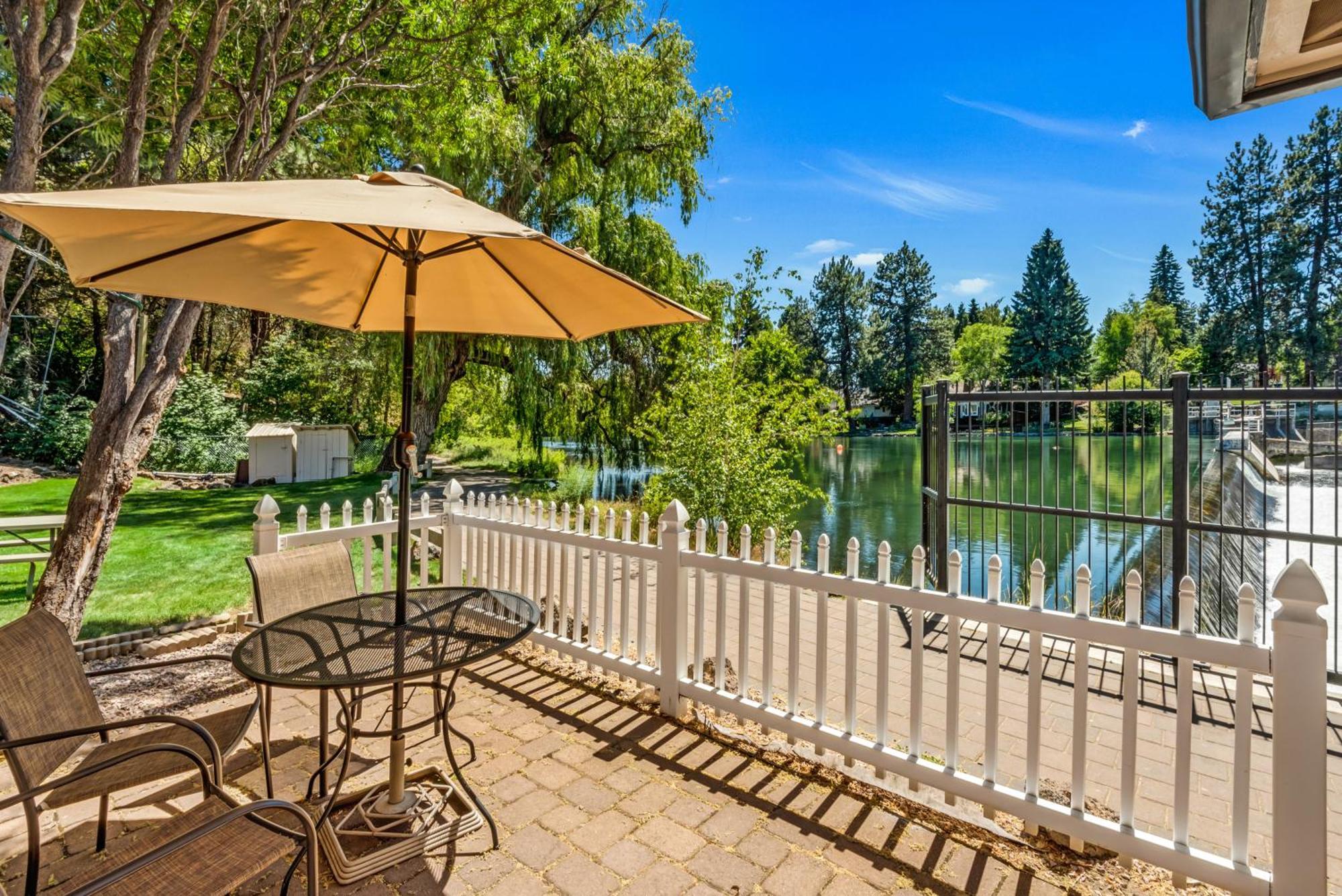Bend Riverside Condos Near Downtown Bend Chambre photo